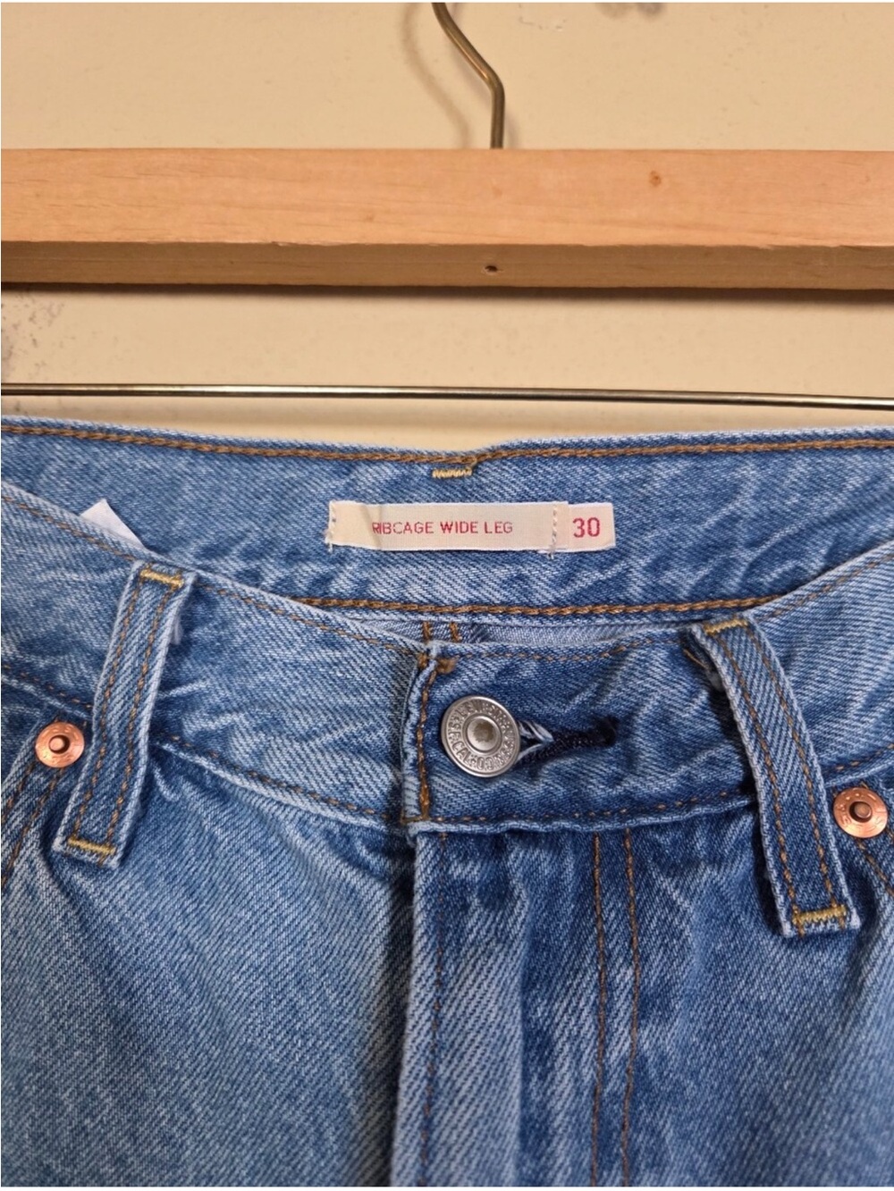 Levi’s Ribcage Wide Leg - Picture 3 of 9